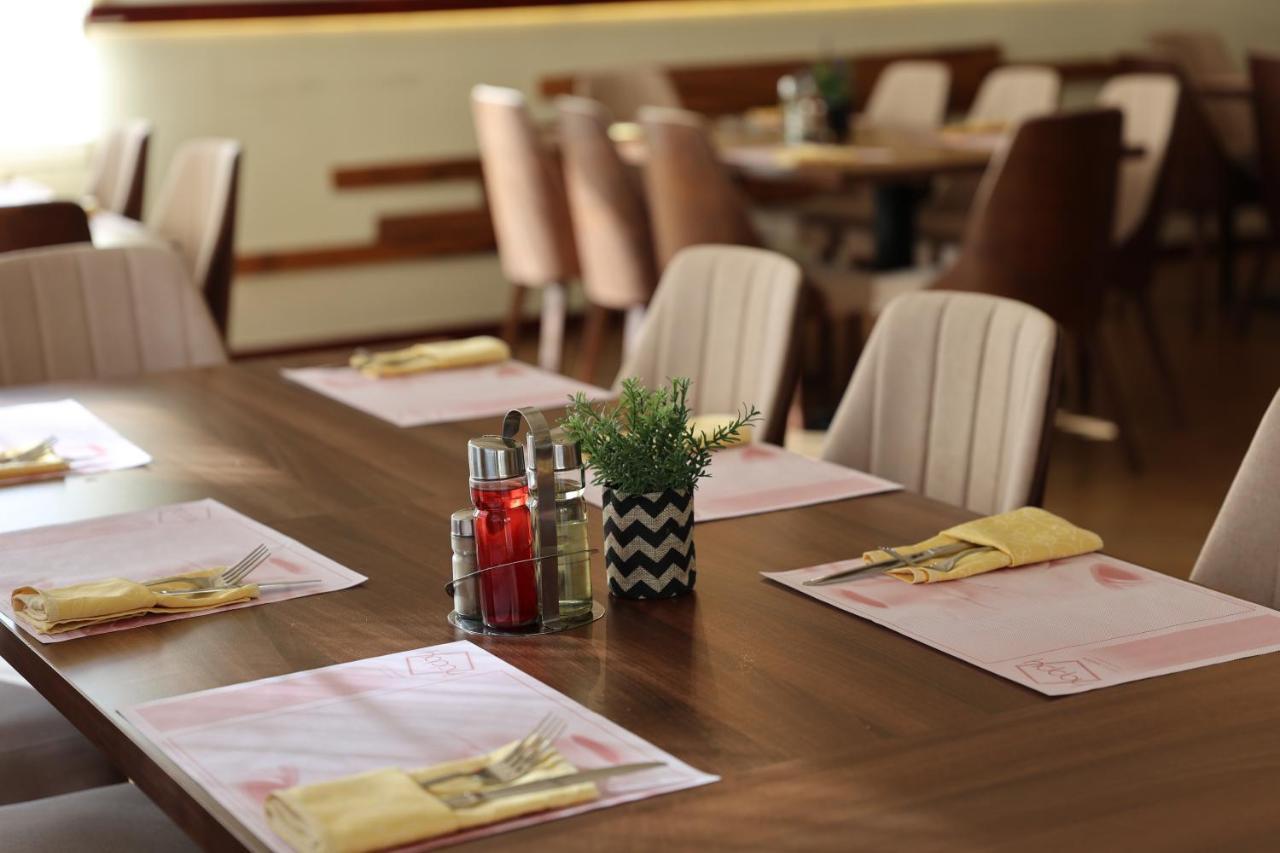 Hotel Happy Dimitrovgrad Esterno foto